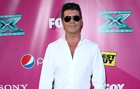Simon Cowell vrea să asiste la naşterea copilului său