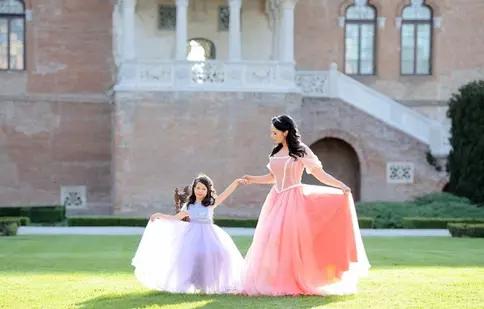 Andreea Marin şi fetiţa ei au pozat în prinţese Disney