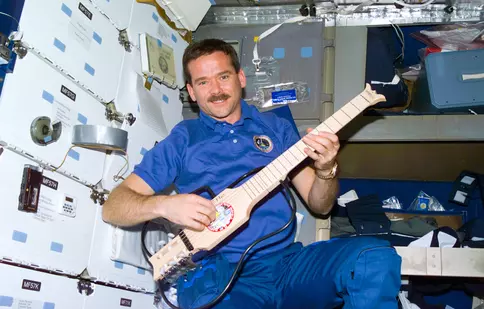 Un astronaut a făcut un cover după David Bowie. În spaţiu!