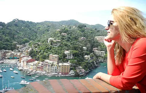 Amalia Enache ia lumea la picior