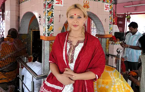 Cum se relaxează Iulia Vântur în India  |  FOTO