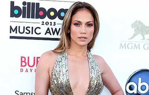 Jennifer Lopez îşi lansează autobiografia, „True Love”, în toamnă