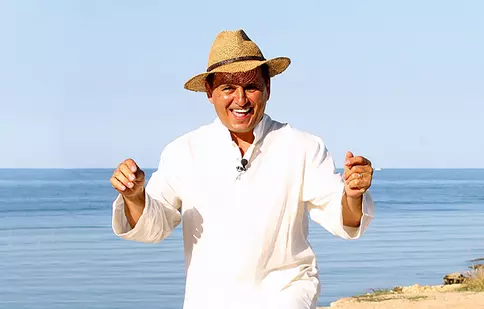 Nea Mărin se dă pe un tobogan cu apă la „Poftiți pe la noi!”