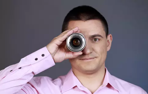 George Buhnici are un telefon care face de toate. Doar omletă, nu