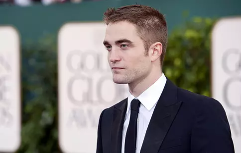 Robert Pattinson se iubeşte cu nepoata lui Elvis?