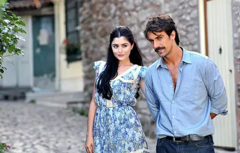 Protagoniştii din „Iffet” merg separat în vacanţe