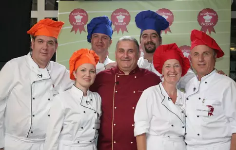 Spiritele se încing la "Academia" lui Horia Vîrlan