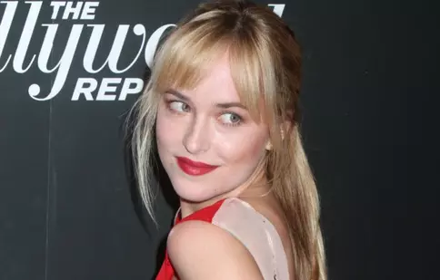 Dakota Johnson are o viaţă amoroasă interesantă
