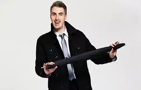 Ernest se întoarce cu un nou sezon al emisiunii “Ochii din umbră” 