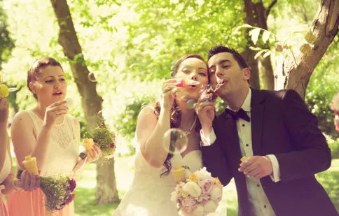 "Patru nunţi şi o provocare" începe diseară, la Pro TV