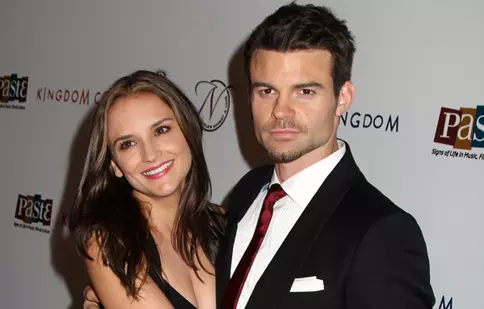Rachael Leigh Cook şi Daniel Gillies au devenit părinţi