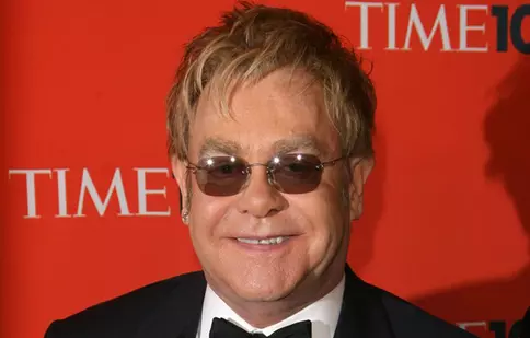 Elton John a făcut sex cu un spion KGB pe acoperişul unui hotel