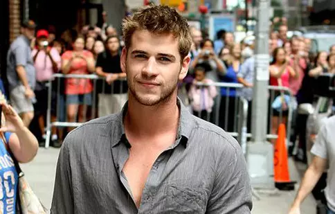 FOTO| Liam Hemsworth se iubeşte cu o telenovelistă sexy din Mexic