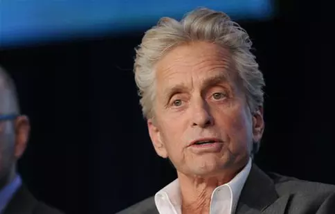 Michael Douglas n-a avut cancer la gât, ci la limbă!