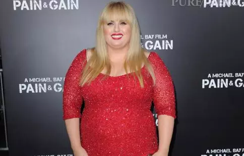Rebel Wilson se mândreşte cu formele ei