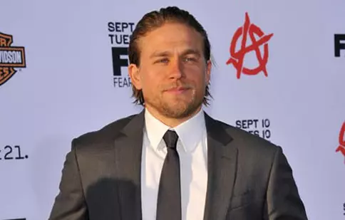Charlie Hunnam nu mai vrea să fie starul din filmul "50 Shades of Grey"