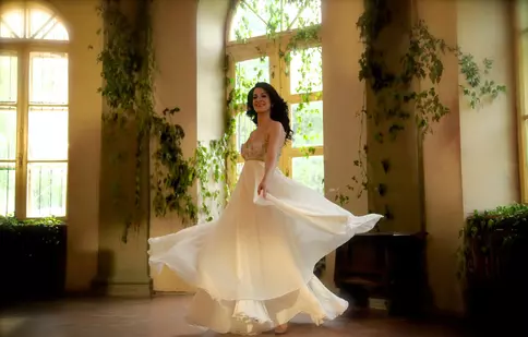 FOTO: Angela Gheorghiu a lansat un nou videoclip, pentru piesa “Copacul”