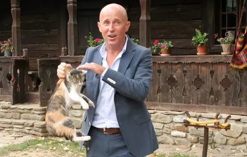 Mugur Mihăescu a speriat fetele la “Mi-s de la ţară” 