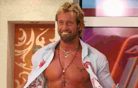 Gabriel Soto se dezbracă pentru fanii săi