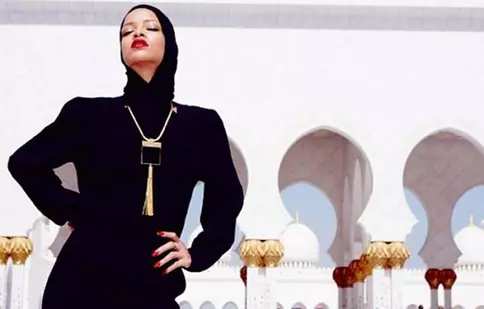 Rihanna a fost dată afară dintr-o moschee din cauza unei şedinţe foto