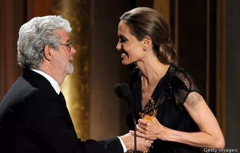 Angelina Jolie a primit un Oscar onorific. Discursul ei, mai mult decât emoţionant