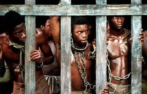 Postul History pregăteşte un remake al miniseriei „Rădăcini” 