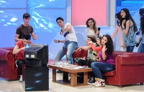 Un nou concurent intră în competiţia de la „8 într-o barcă”