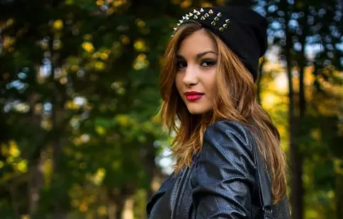 Alina Eremia are piesă nouă, “În dreapta ta” (feat. Vescan)