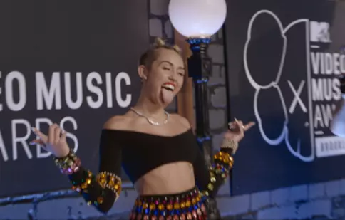 Miley Cyrus: „Nu ştiu să zâmbesc”