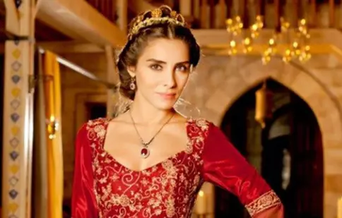 Nur Fettahoğlu, sultana Mahidevran din “Suleyman”, s-a măritat