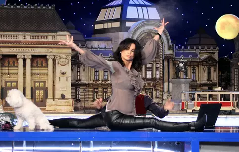 Ramona Bădescu face sfoara pe pupitrul Cârcotaşilor