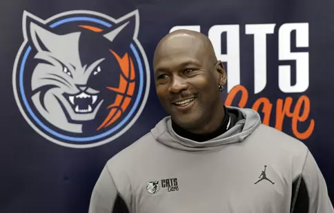 Baschetbalistul Michael Jordan va fi tată de gemeni