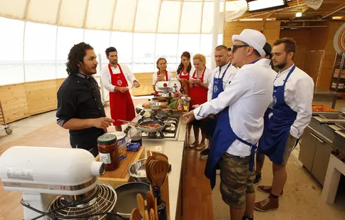 Vedetele de la “MasterChef”, bucătari la botez