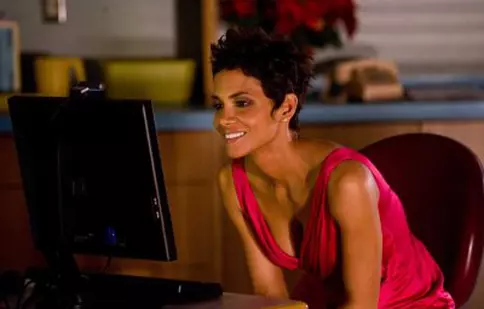 Halle Berry a lansat o colecţie de lenjerie intimă