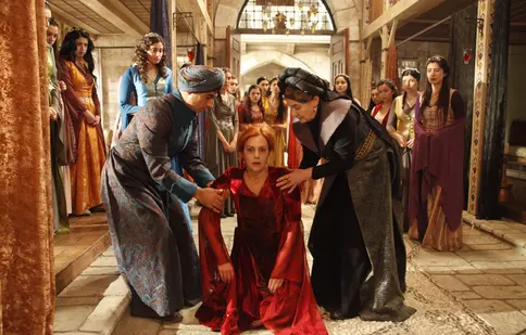 Hurrem îi oferă o "replică" dureroasă lui Hatice, diseară, în "Suleyman"