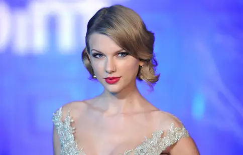 Taylor Swift intimidează bărbaţii