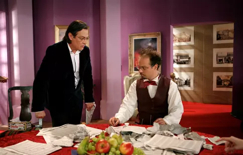 TVR 2 difuzează, astăzi, piesa de teatru „Goana după fluturi”