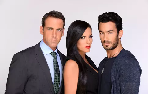 “Santa Diabla” îi aduce pe Carlos Ponce, Gaby Espino şi Aáron Diaz la Acasă
