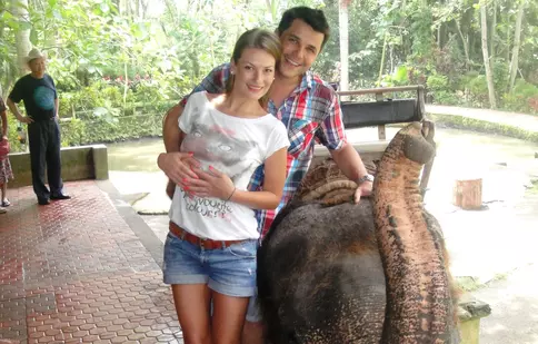 Cove şi-a petrecut luna de miere printre elefanţi şi maimuţe, în Bali