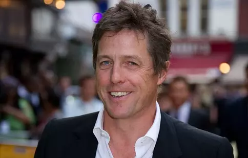 Hugh Grant a devenit tată a doua şi a treia oară în acelaşi timp