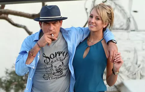 Charlie Sheen s-a căsătorit (sau aşa susţine)!