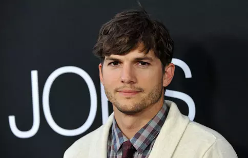 Ashton Kutcher nu mai are voie să petreacă la muncă