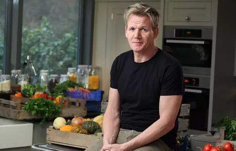 TV Paprika difuzează, din 4 martie, emisiunea „Gordon Ramsay – în sânul familiei”