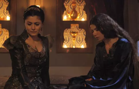 Hatice, ameninţată cu măritişul, azi, în “Suleyman Magnificul”