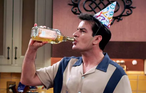 Charlie Sheen a renunţat la alcool de dragul logodnicei sale