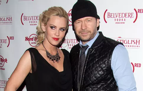 Jenny McCarthy îi dă motive de gelozie iubitului