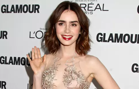 Lily Collins uită că este faimoasă