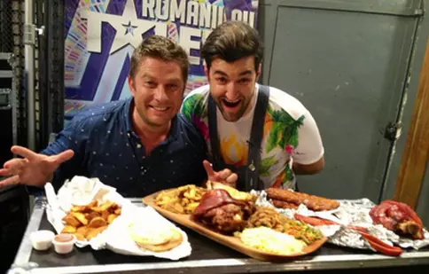Pavel și Smiley se întrec în provocări, diseară, la "Românii au talent"