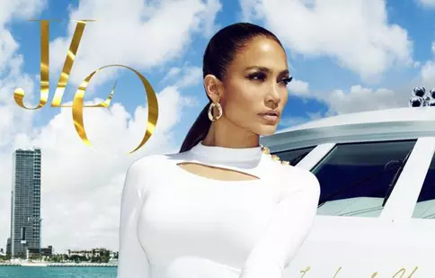 Jennifer Lopez, înconjurată de bărbaţi frumoşi în cel mai recent clip