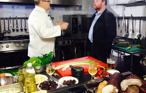 Mihai Constantin găteşte de post cu Mircea Dinescu la "Politică şi delicateţuri"